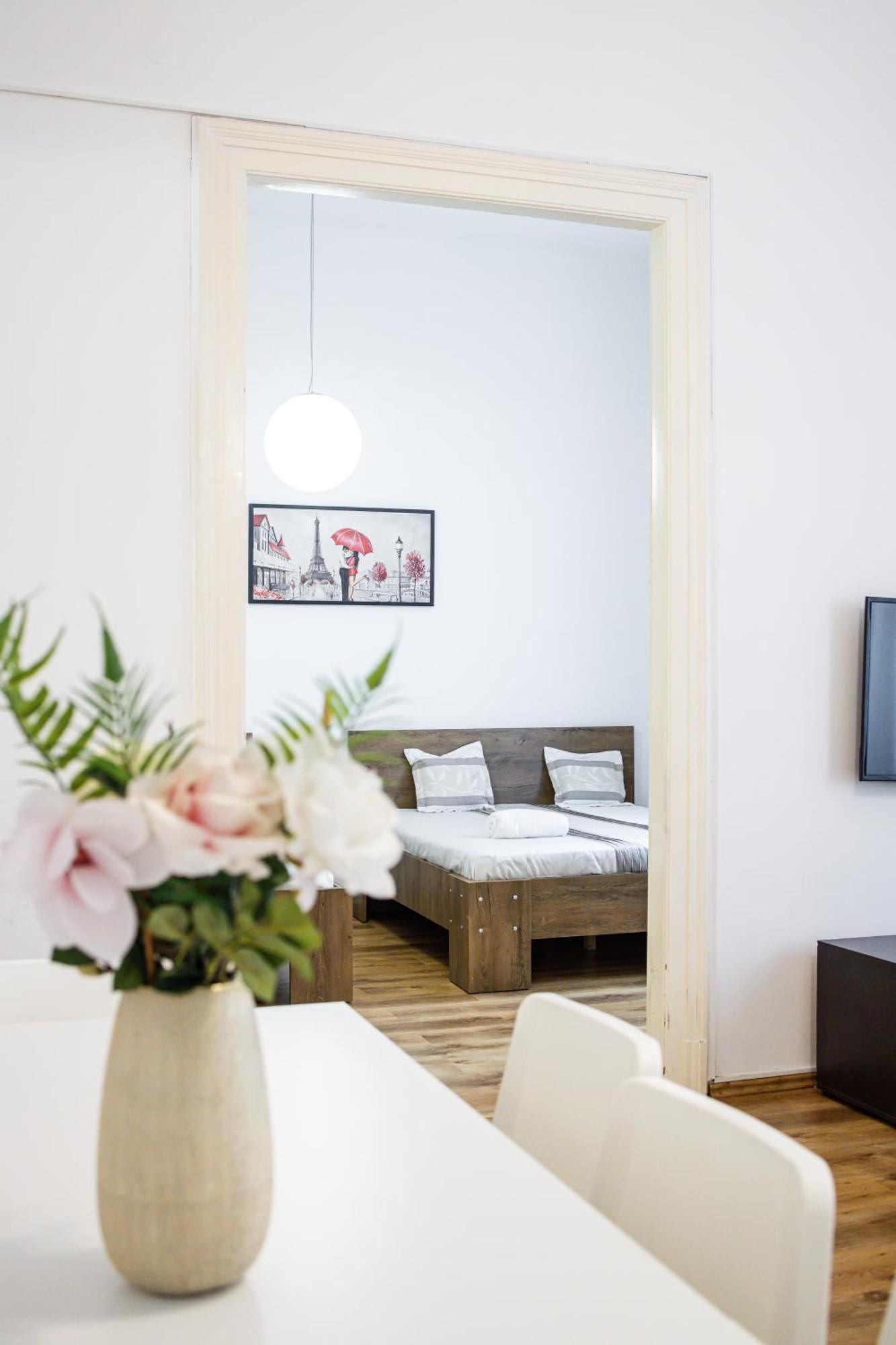 בודפשט Real Apartments Lovag מראה חיצוני תמונה