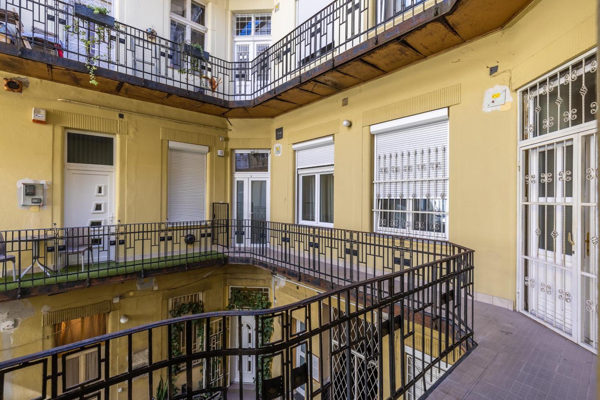 בודפשט Real Apartments Lovag מראה חיצוני תמונה